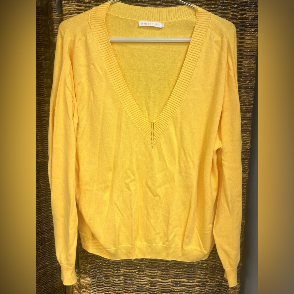 Knititude- Yellow Womens V Neck sweater- Size:‎ Large, Pre-Owned